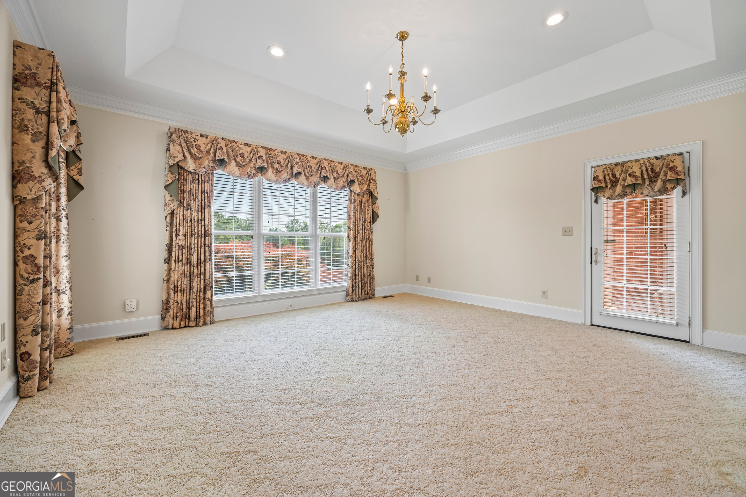 Lavonia, Georgia, 30553, United States, 5 Bedrooms Bedrooms, ,5 BathroomsBathrooms,Residential,Active,1862896