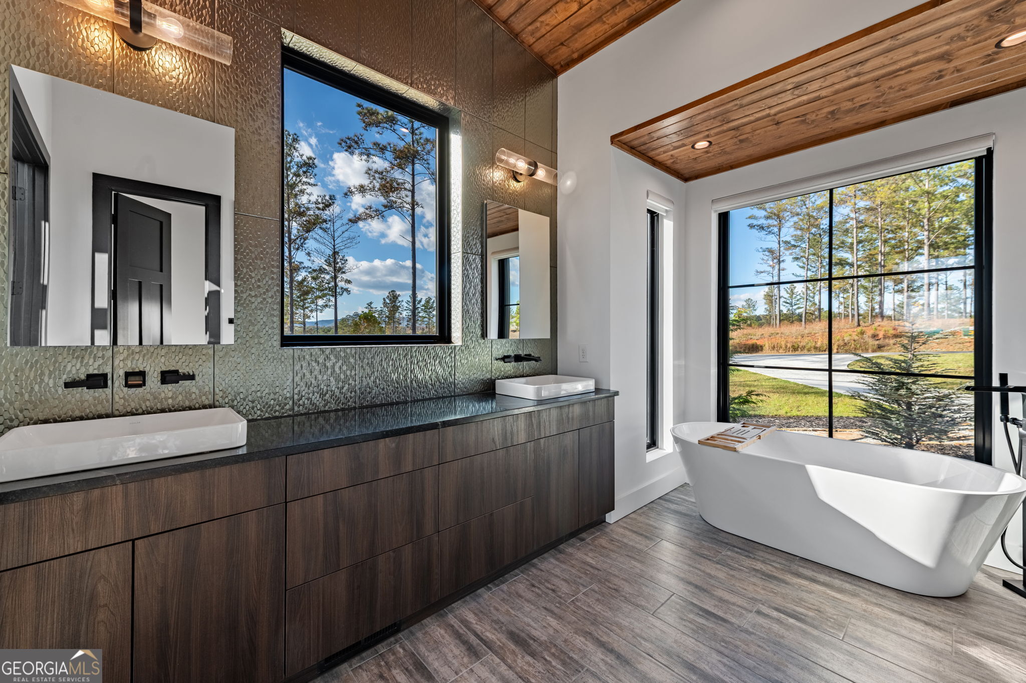 Ellijay, Georgia, 30540, United States, 4 Bedrooms Bedrooms, ,3 BathroomsBathrooms,Residential,Active,1986866