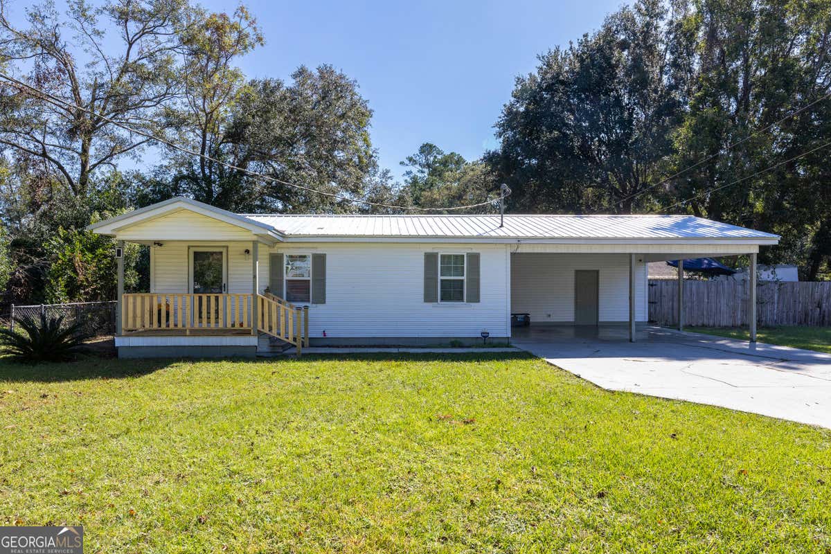 708 OAKWOOD AVE, WAYCROSS, GA 31501, photo 1 of 30