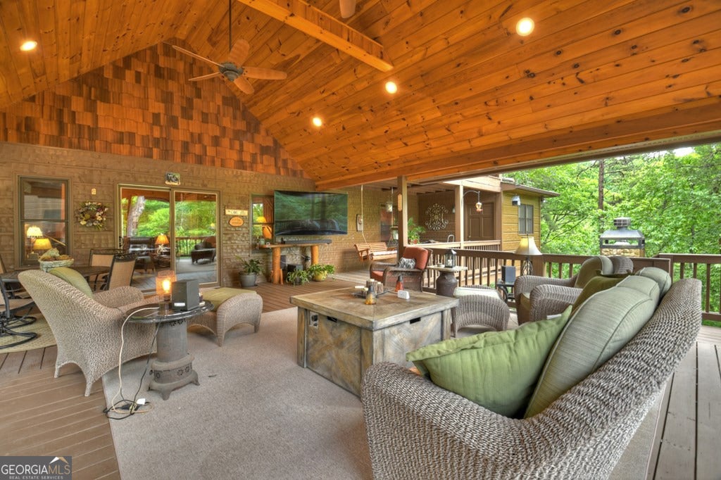 Morganton, Georgia, 30560, United States, 4 Bedrooms Bedrooms, ,6 BathroomsBathrooms,Residential,Active,1945076