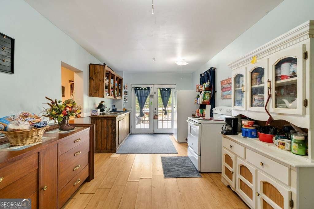 Ellijay, Georgia, 30536, United States, 3 Bedrooms Bedrooms, ,3 BathroomsBathrooms,Residential,Active,1953428