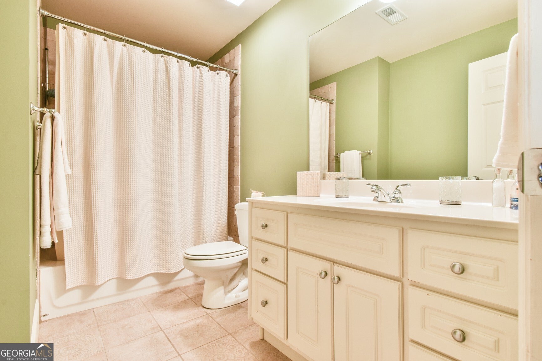 Suwanee, Georgia, 30024, United States, 5 Bedrooms Bedrooms, ,5 BathroomsBathrooms,Residential,Active,1970927