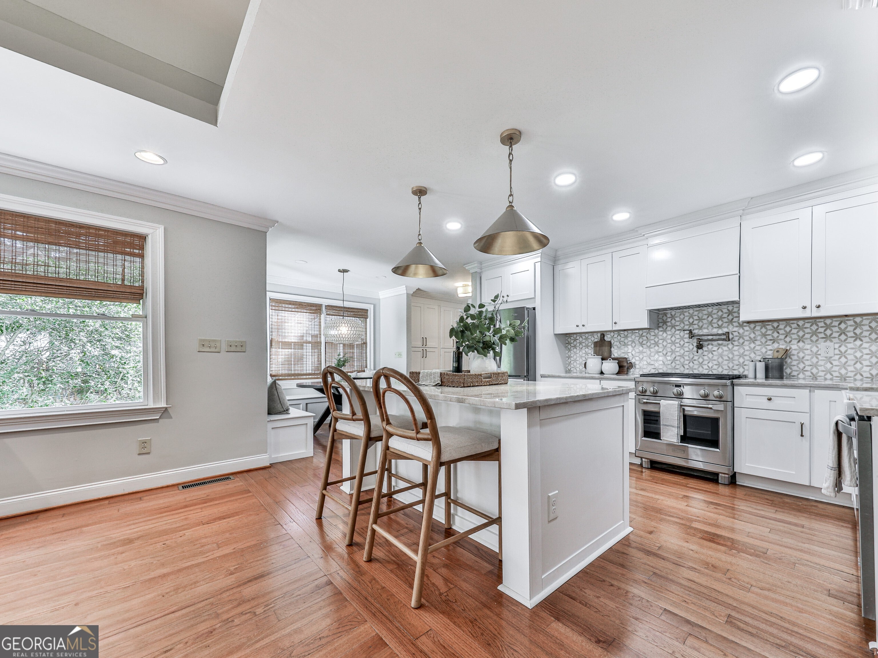 Atlanta, Georgia, 30305, United States, 5 Bedrooms Bedrooms, ,6 BathroomsBathrooms,Residential,Active,1988420