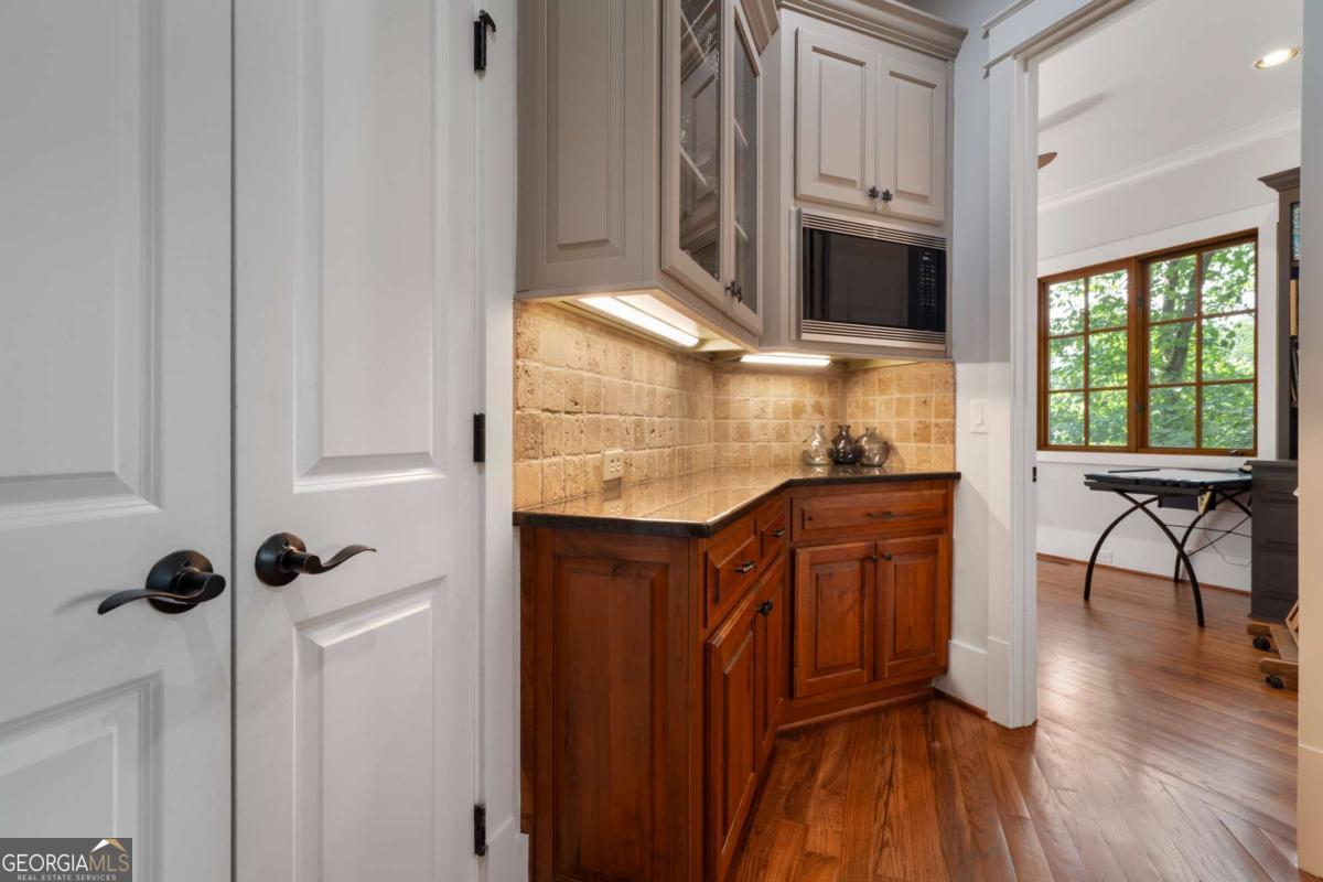 Big Canoe, Georgia, 30143, United States, 5 Bedrooms Bedrooms, ,5 BathroomsBathrooms,Residential,Active,1997601