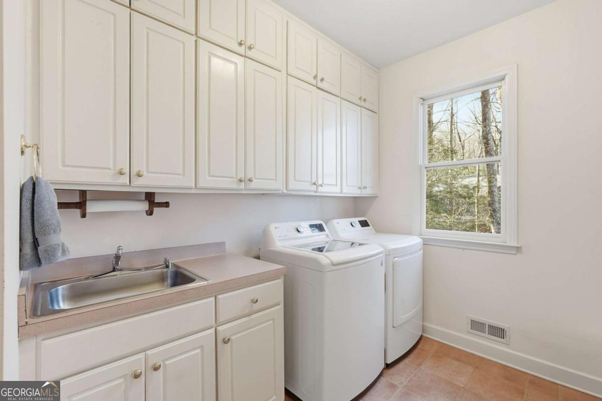 Big Canoe, Georgia, 30143, United States, 4 Bedrooms Bedrooms, ,5 BathroomsBathrooms,Residential,Active,2010164