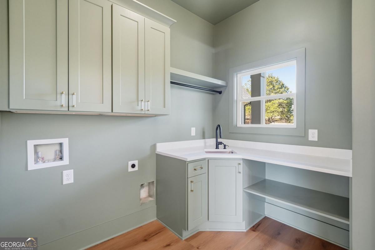 Canton, Georgia, 30115, United States, 5 Bedrooms Bedrooms, ,4 BathroomsBathrooms,Residential,Active,2002329