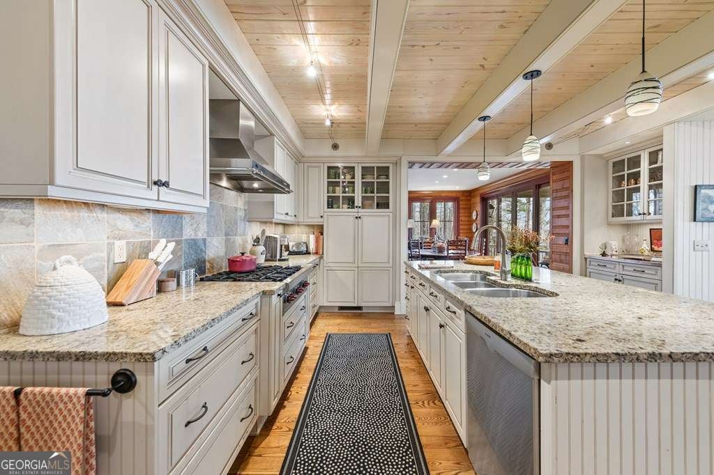 Murphy, North Carolina, 28906, United States, 5 Bedrooms Bedrooms, ,6 BathroomsBathrooms,Residential,Active,2001080