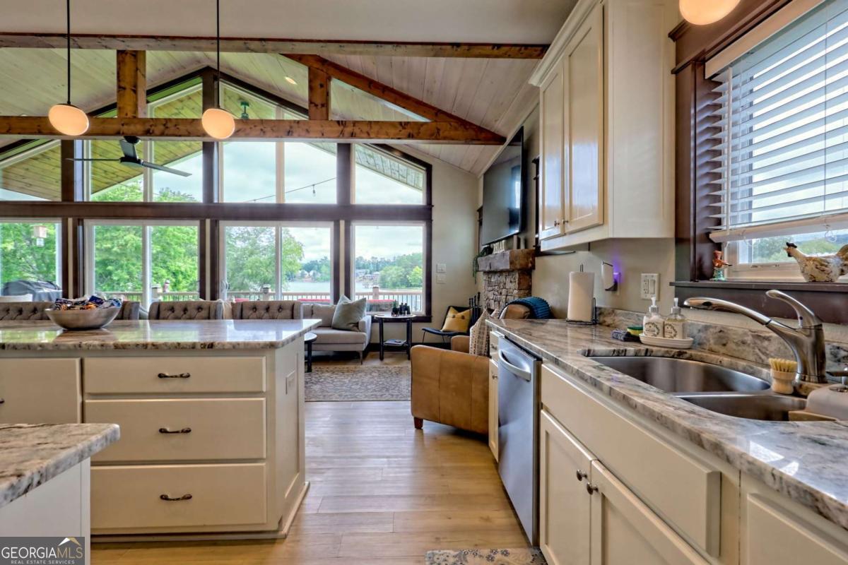 Hiawassee, Georgia, 30546, United States, 2 Bedrooms Bedrooms, ,3 BathroomsBathrooms,Residential,Active,1914779