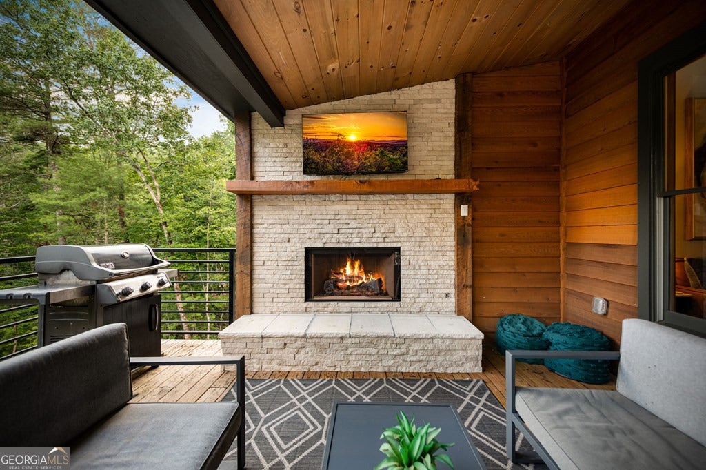 Ellijay, Georgia, 30540, United States, 5 Bedrooms Bedrooms, ,6 BathroomsBathrooms,Residential,Active,1919053