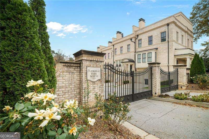 Atlanta, Georgia, 30319, United States, 3 Bedrooms Bedrooms, ,5 BathroomsBathrooms,Residential,Active,1996298