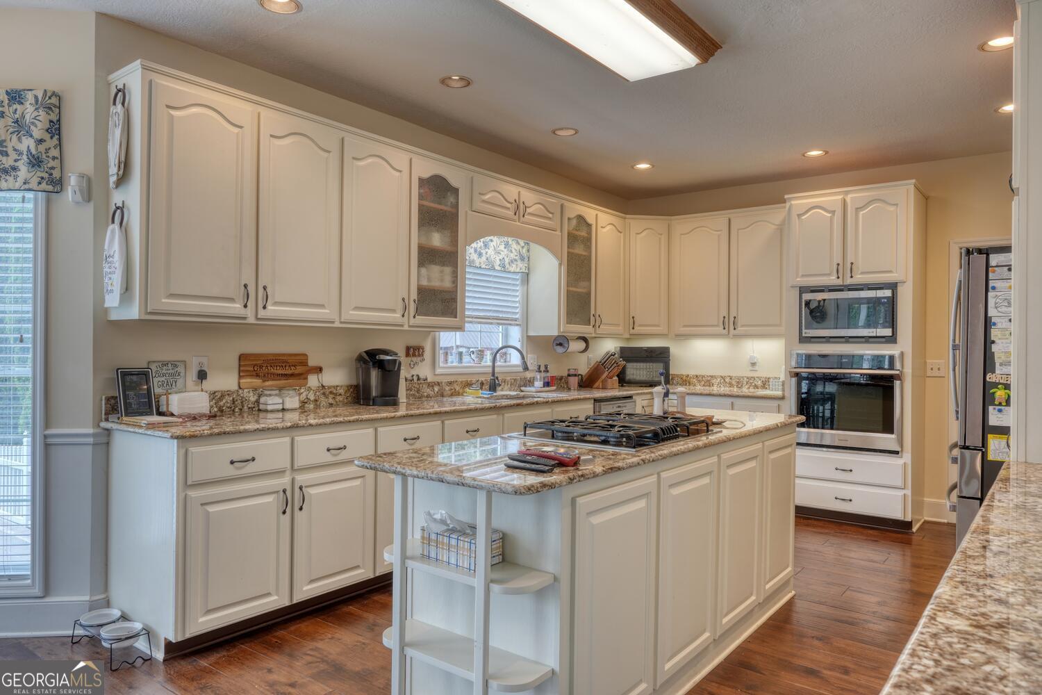 Blairsville, Georgia, 30512, United States, 4 Bedrooms Bedrooms, ,4 BathroomsBathrooms,Residential,Active,1897990