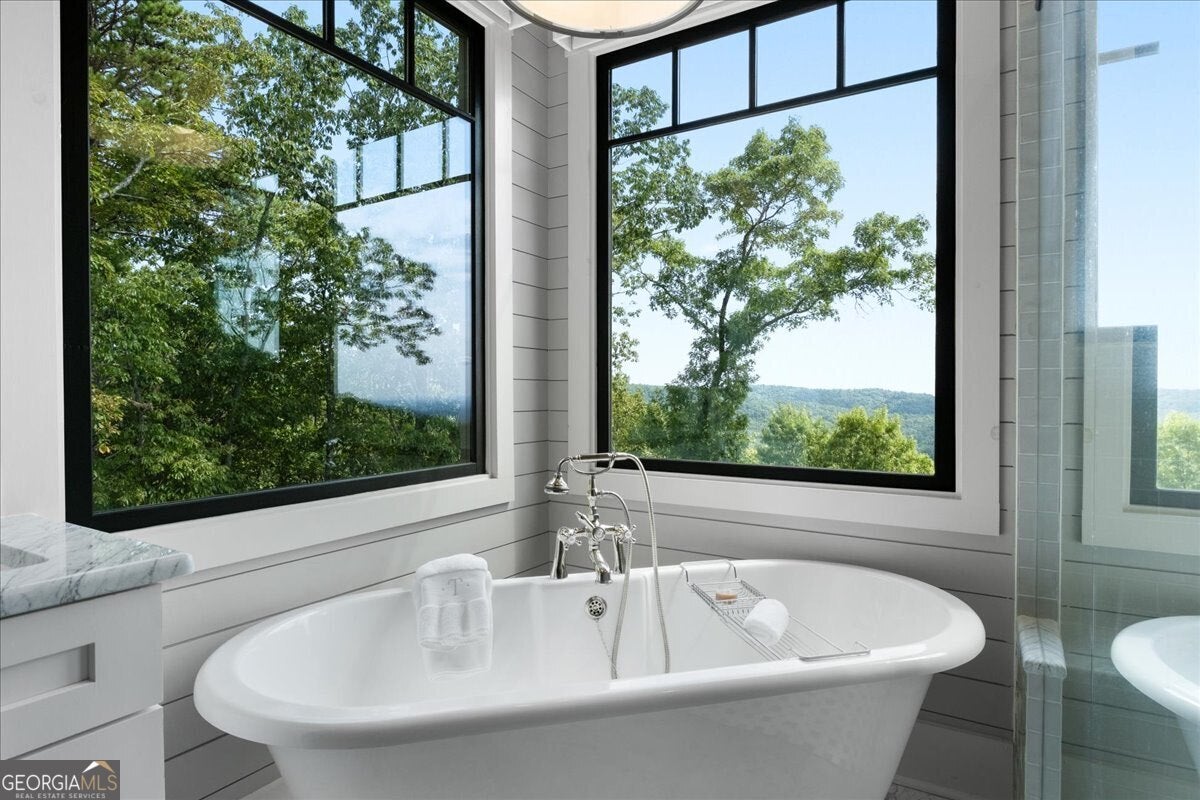 Ellijay, Georgia, 30540, United States, 5 Bedrooms Bedrooms, ,7 BathroomsBathrooms,Residential,Active,2017437