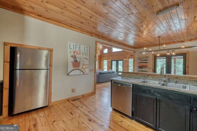 Blue Ridge, Georgia, 30513, United States, 5 Bedrooms Bedrooms, ,4 BathroomsBathrooms,Residential,Active,1922342