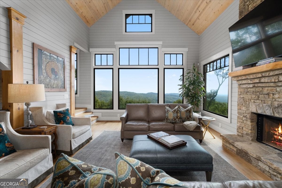 Ellijay, Georgia, 30540, United States, 5 Bedrooms Bedrooms, ,7 BathroomsBathrooms,Residential,Active,1952483