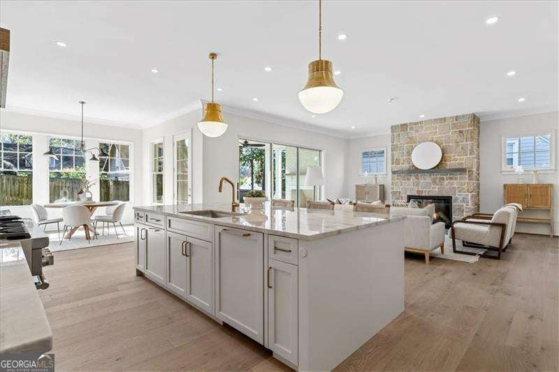 Atlanta, Georgia, 30309, United States, ,5 BathroomsBathrooms,Residential,Active,1869107