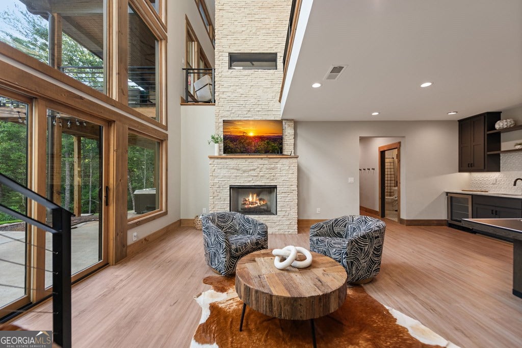 Ellijay, Georgia, 30540, United States, 5 Bedrooms Bedrooms, ,6 BathroomsBathrooms,Residential,Active,1919053