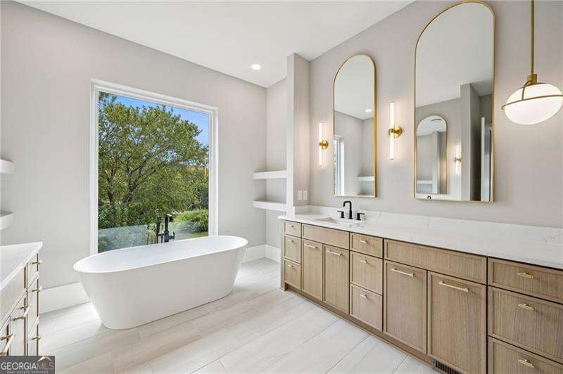 Atlanta, Georgia, 30308, United States, 4 Bedrooms Bedrooms, ,5 BathroomsBathrooms,Residential,Active,1985587