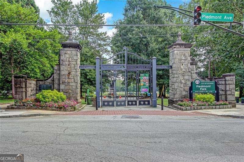 Atlanta, Georgia, 30309, United States, 3 Bedrooms Bedrooms, ,4 BathroomsBathrooms,Residential,Active,1987236