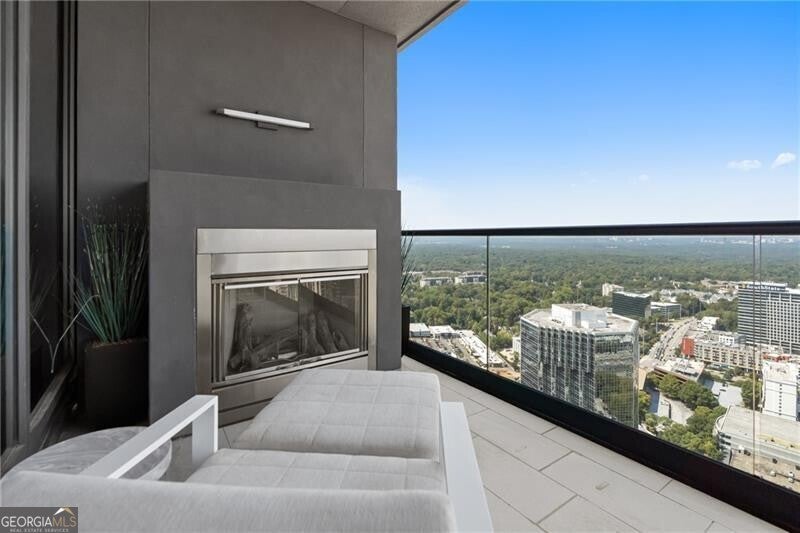 Atlanta, Georgia, 30326, United States, 2 Bedrooms Bedrooms, ,3 BathroomsBathrooms,Residential,Active,1945475