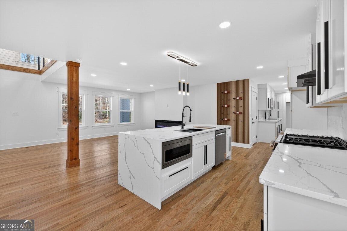 Norcross, Georgia, 30071, United States, 6 Bedrooms Bedrooms, ,5 BathroomsBathrooms,Residential,Active,2009837