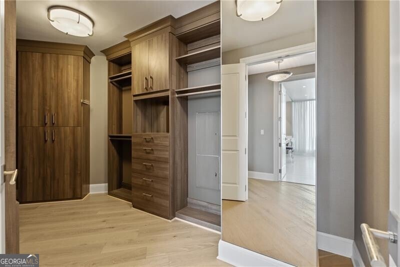 Atlanta, Georgia, 30326, United States, 2 Bedrooms Bedrooms, ,3 BathroomsBathrooms,Residential,Active,1945475