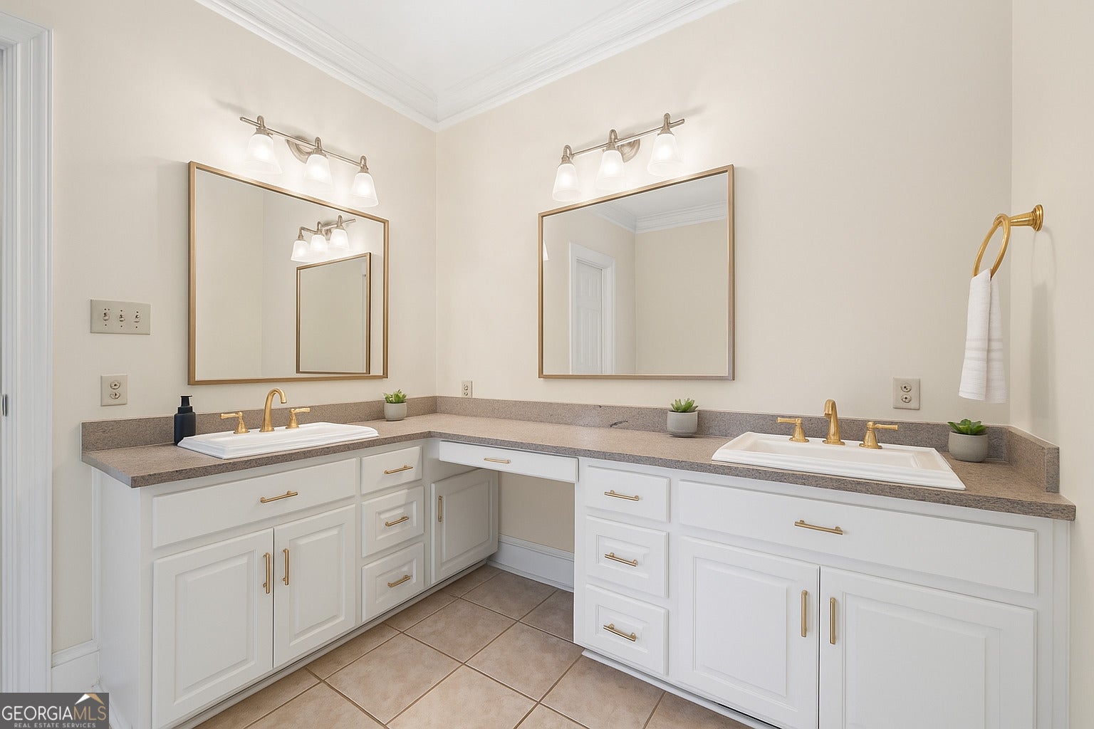 Lavonia, Georgia, 30553, United States, 5 Bedrooms Bedrooms, ,5 BathroomsBathrooms,Residential,Active,1862896