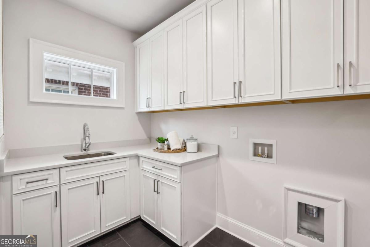 Alpharetta, Georgia, 30009, United States, 3 Bedrooms Bedrooms, ,4 BathroomsBathrooms,Residential,Active,1849535