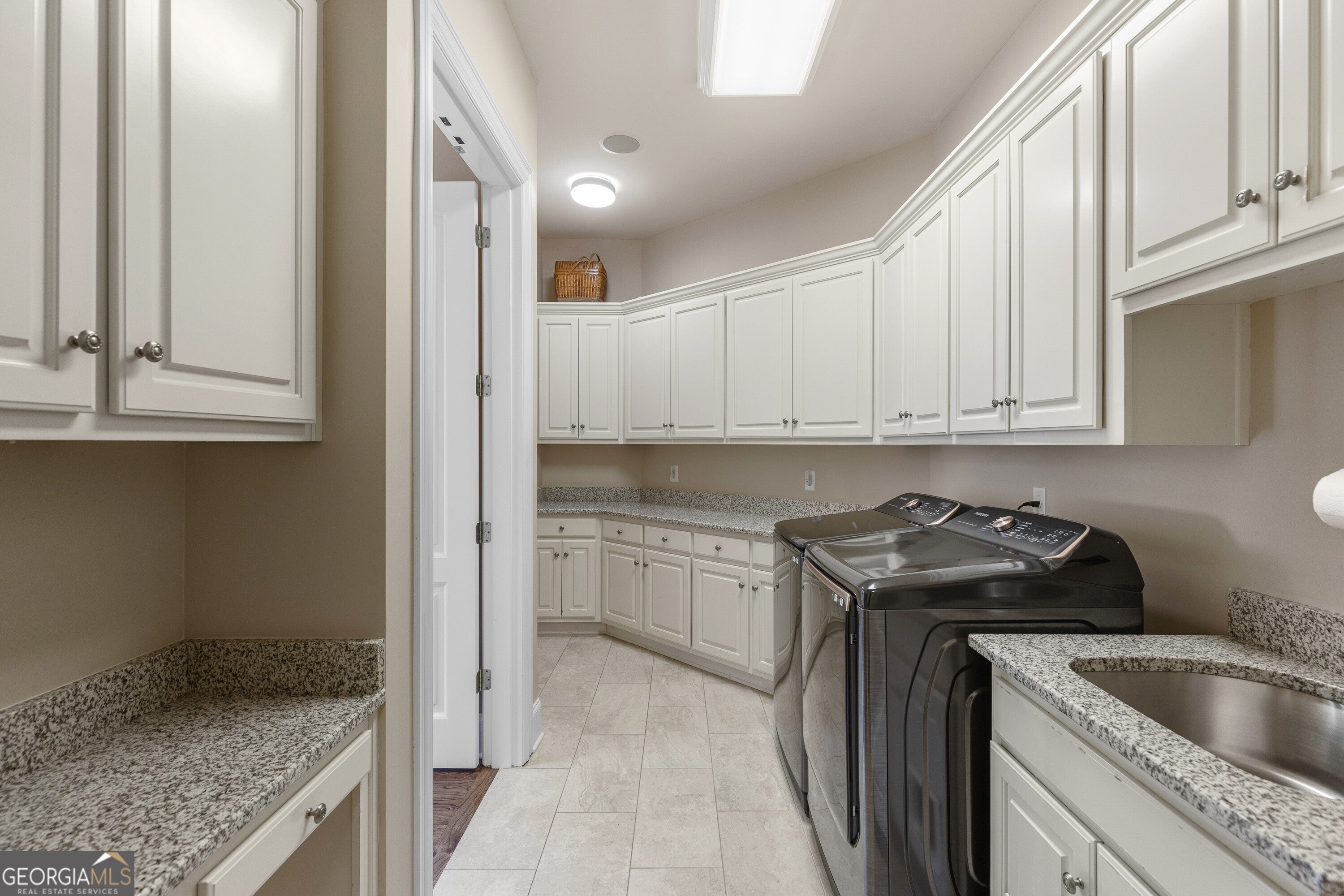 Flowery Branch, Georgia, 30542, United States, 4 Bedrooms Bedrooms, ,8 BathroomsBathrooms,Residential,Active,1929469