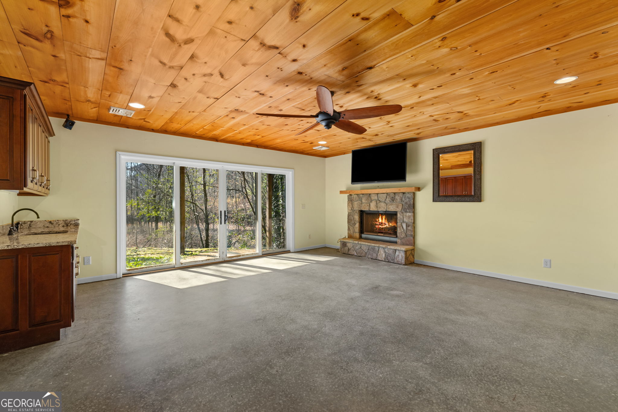 Clarkesville, Georgia, 30523, United States, 3 Bedrooms Bedrooms, ,4 BathroomsBathrooms,Residential,Active,2007020