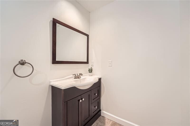 Roswell, Georgia, 30075, United States, 6 Bedrooms Bedrooms, ,6 BathroomsBathrooms,Residential,Active,1831832