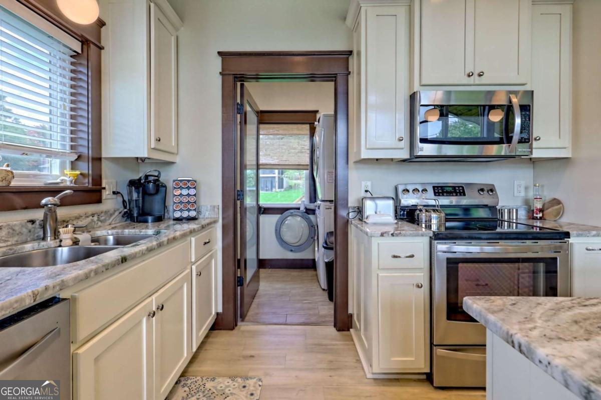 Hiawassee, Georgia, 30546, United States, 2 Bedrooms Bedrooms, ,3 BathroomsBathrooms,Residential,Active,1914779