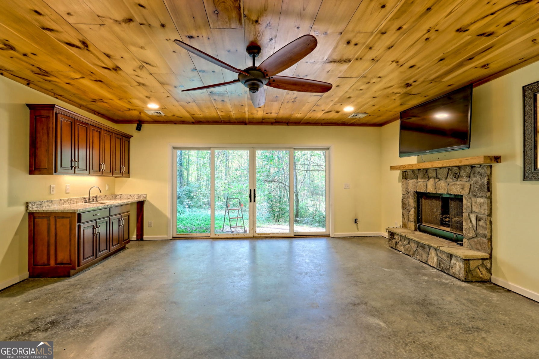 Clarkesville, Georgia, 30523, United States, 2 Bedrooms Bedrooms, ,4 BathroomsBathrooms,Residential,Active,1953278