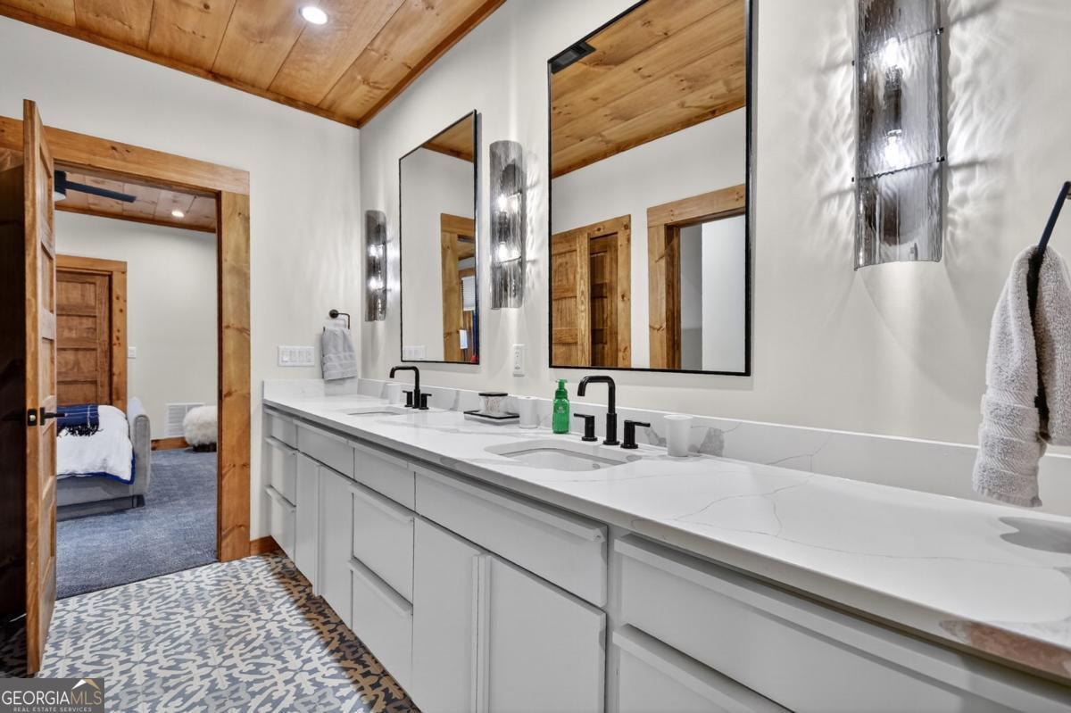 Blue Ridge, Georgia, 30513, United States, 5 Bedrooms Bedrooms, ,5 BathroomsBathrooms,Residential,Active,2003557