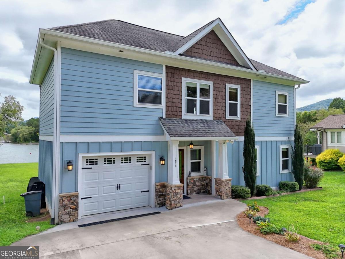 Hiawassee, Georgia, 30546, United States, 2 Bedrooms Bedrooms, ,3 BathroomsBathrooms,Residential,Active,1914779