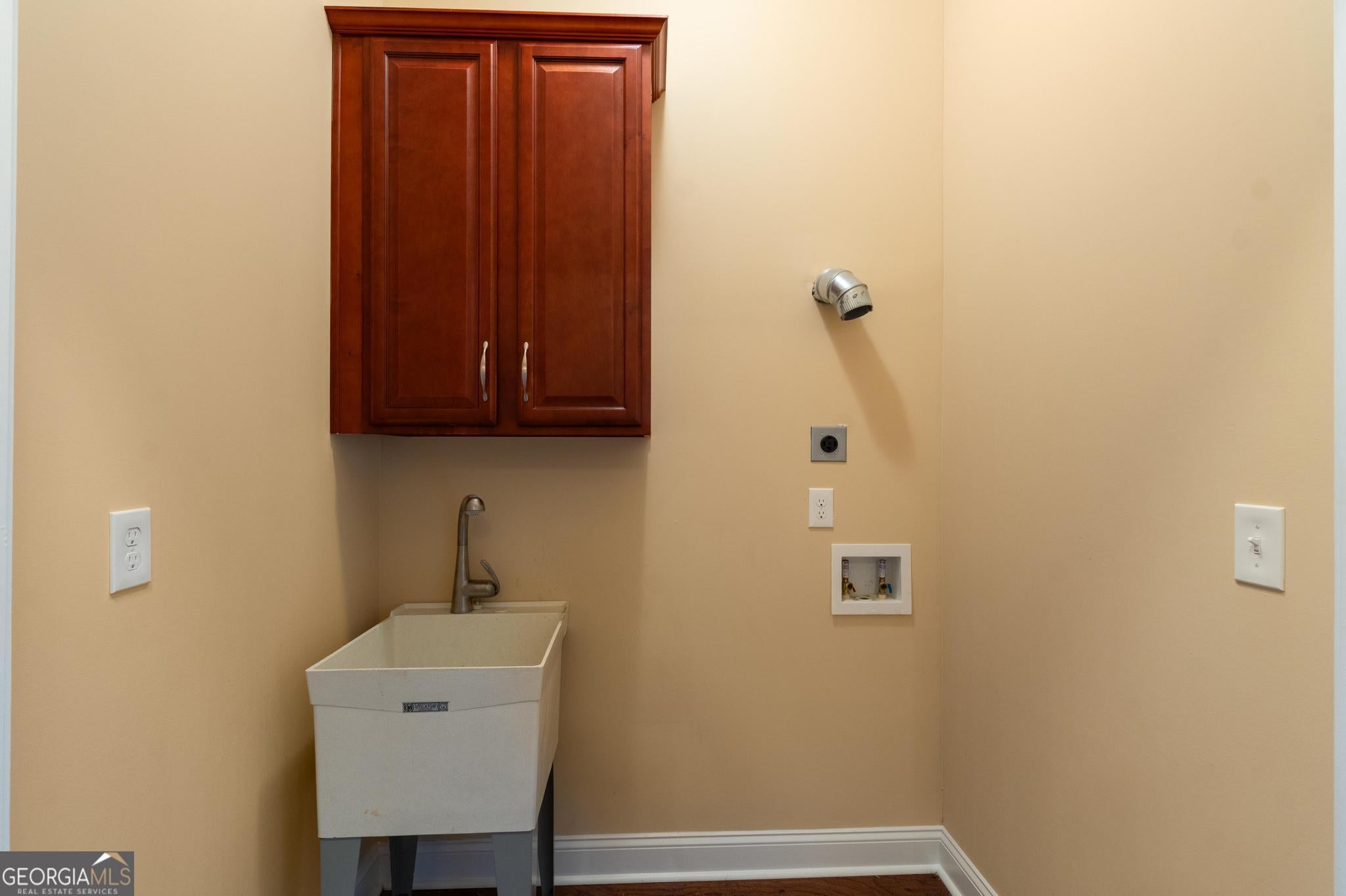 Mcdonough, Georgia, 30253, United States, 8 Bedrooms Bedrooms, ,7 BathroomsBathrooms,Residential,Active,1899862