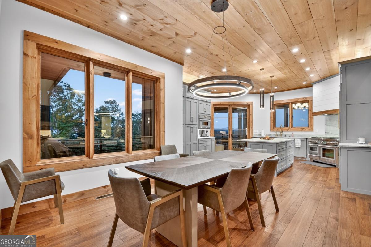 Blue Ridge, Georgia, 30513, United States, 5 Bedrooms Bedrooms, ,5 BathroomsBathrooms,Residential,Active,2003557