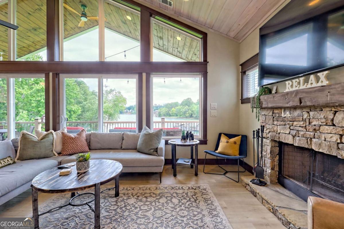 Hiawassee, Georgia, 30546, United States, 2 Bedrooms Bedrooms, ,3 BathroomsBathrooms,Residential,Active,1914779