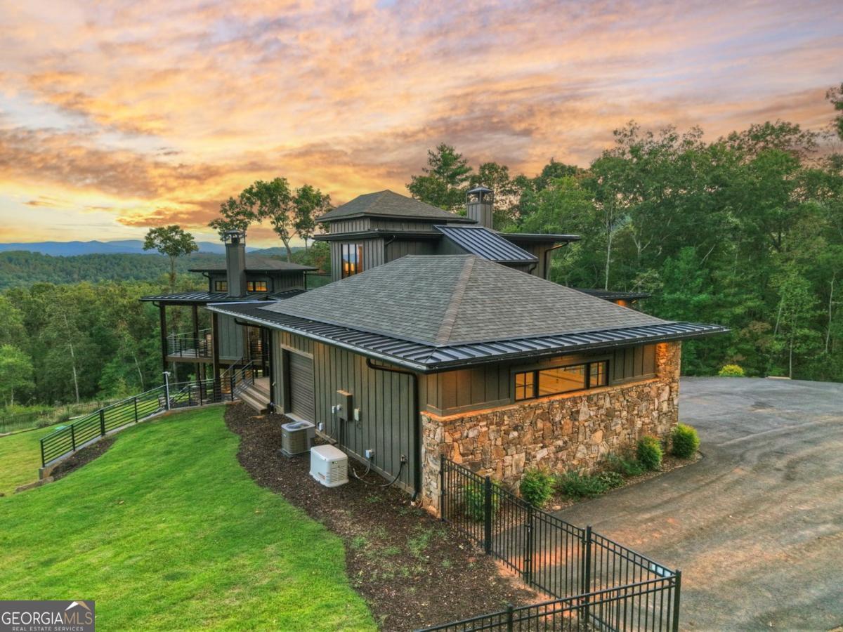 Blue Ridge, Georgia, 30513, United States, 5 Bedrooms Bedrooms, ,5 BathroomsBathrooms,Residential,Active,2003557