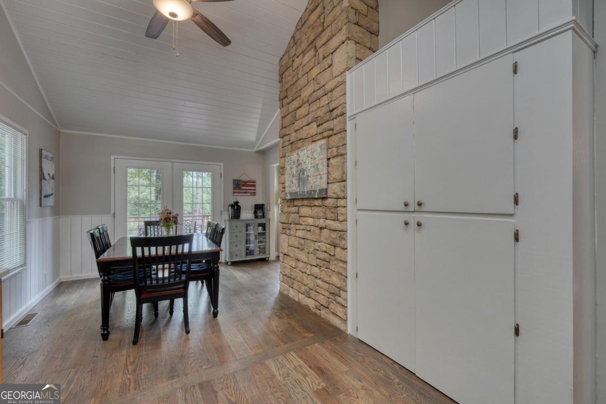 Blairsville, Georgia, 30512, United States, 4 Bedrooms Bedrooms, ,4 BathroomsBathrooms,Residential,Active,1926683