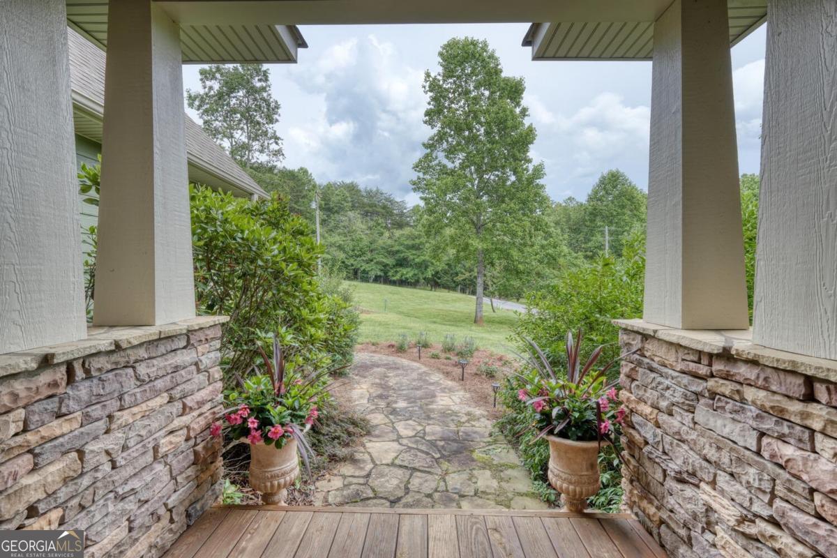 Blairsville, Georgia, 30512, United States, ,4 BathroomsBathrooms,Residential,Active,1852664