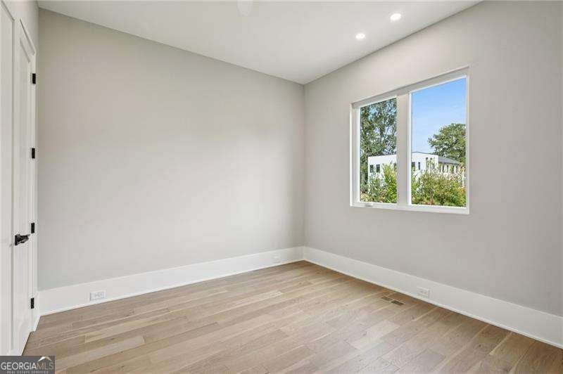 Atlanta, Georgia, 30308, United States, 4 Bedrooms Bedrooms, ,5 BathroomsBathrooms,Residential,Active,1985587