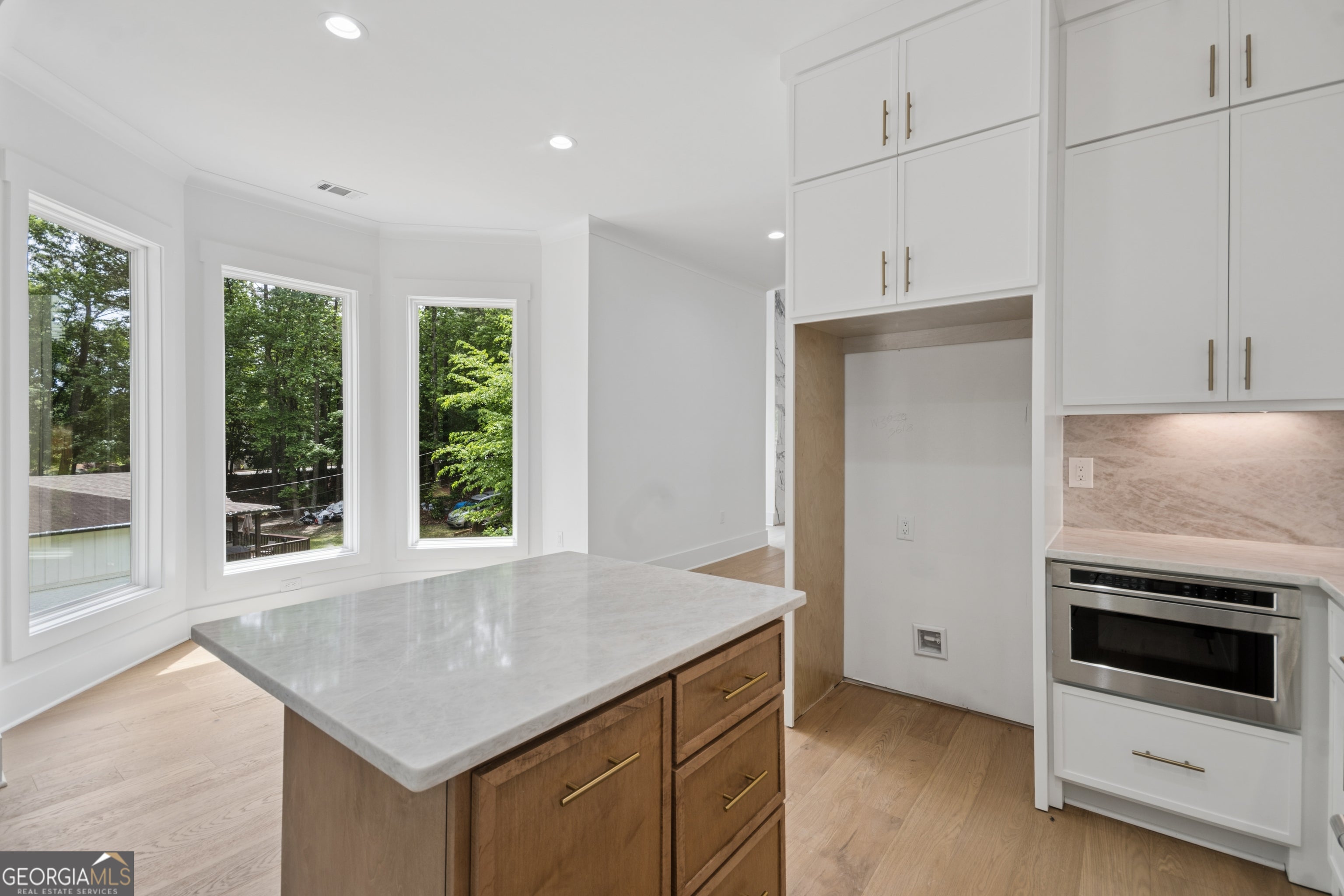 Alpharetta, Georgia, 30022, United States, 5 Bedrooms Bedrooms, ,4 BathroomsBathrooms,Residential,Active,2044146
