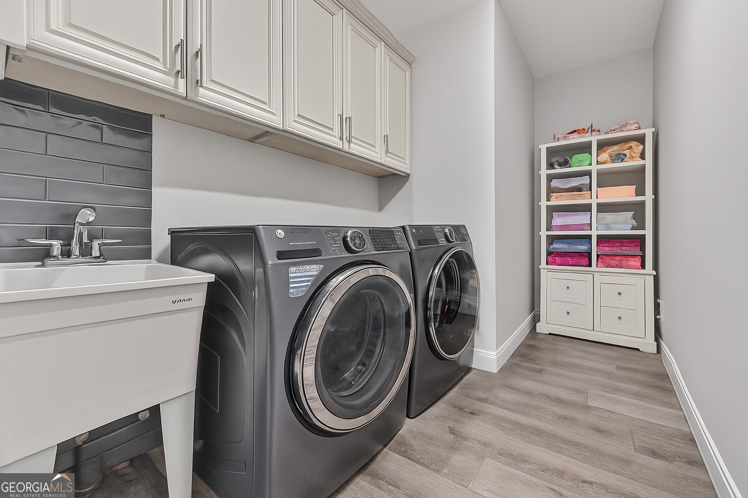 Ellijay, Georgia, 30540, United States, 4 Bedrooms Bedrooms, ,5 BathroomsBathrooms,Residential,Active,1913021