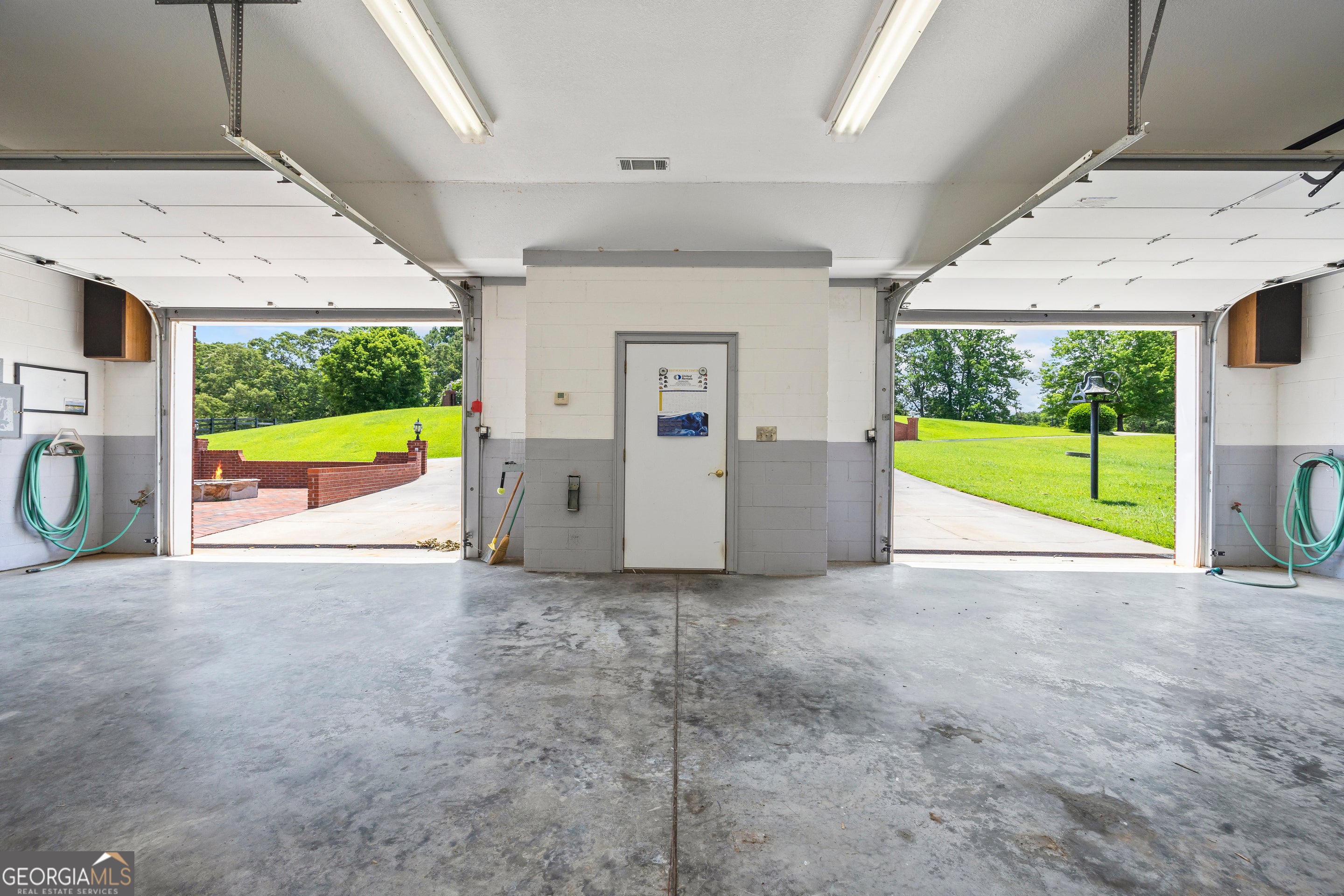 Lavonia, Georgia, 30553, United States, 5 Bedrooms Bedrooms, ,5 BathroomsBathrooms,Residential,Active,1862896