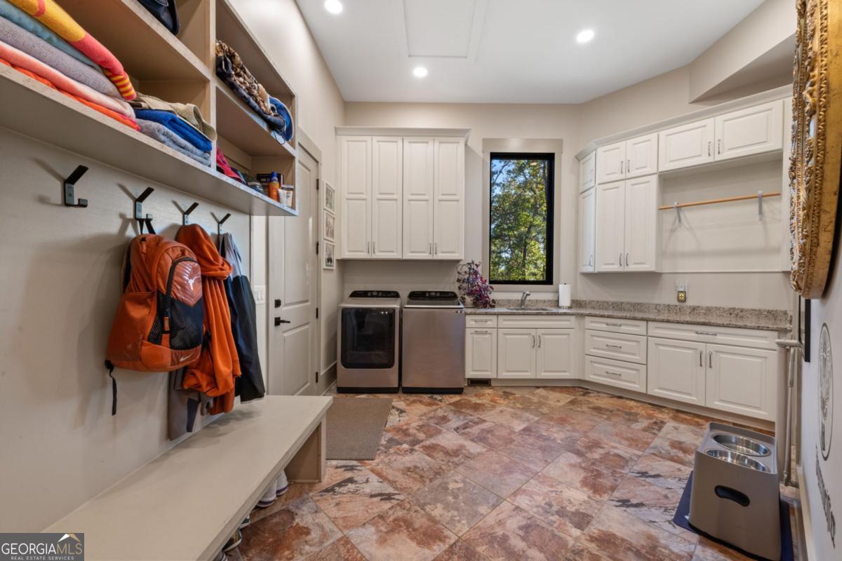 Ellijay, Georgia, 30536, United States, 3 Bedrooms Bedrooms, ,4 BathroomsBathrooms,Residential,Active,1968415