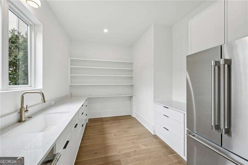 Atlanta, Georgia, 30308, United States, 4 Bedrooms Bedrooms, ,5 BathroomsBathrooms,Residential,Active,1985587