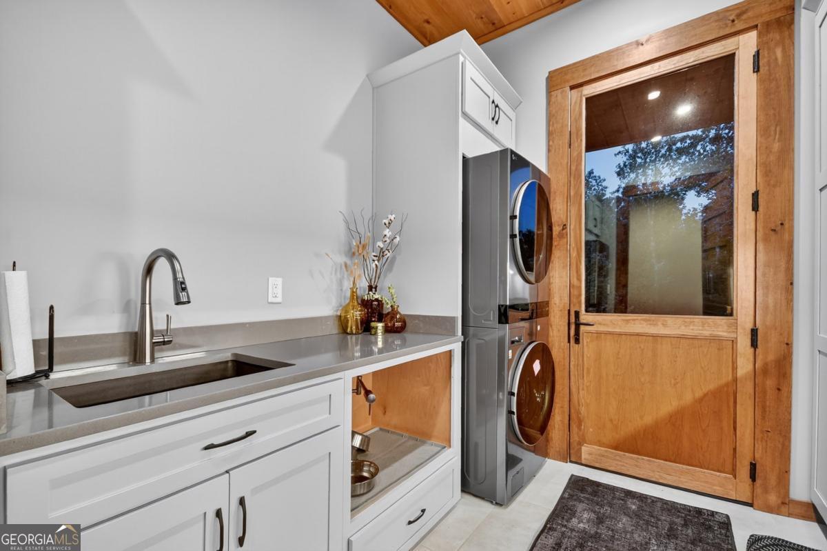 Blue Ridge, Georgia, 30513, United States, 5 Bedrooms Bedrooms, ,5 BathroomsBathrooms,Residential,Active,2003557