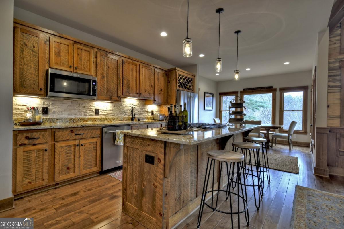 Ellijay, Georgia, 30540, United States, 5 Bedrooms Bedrooms, ,4 BathroomsBathrooms,Residential,Active,1954017