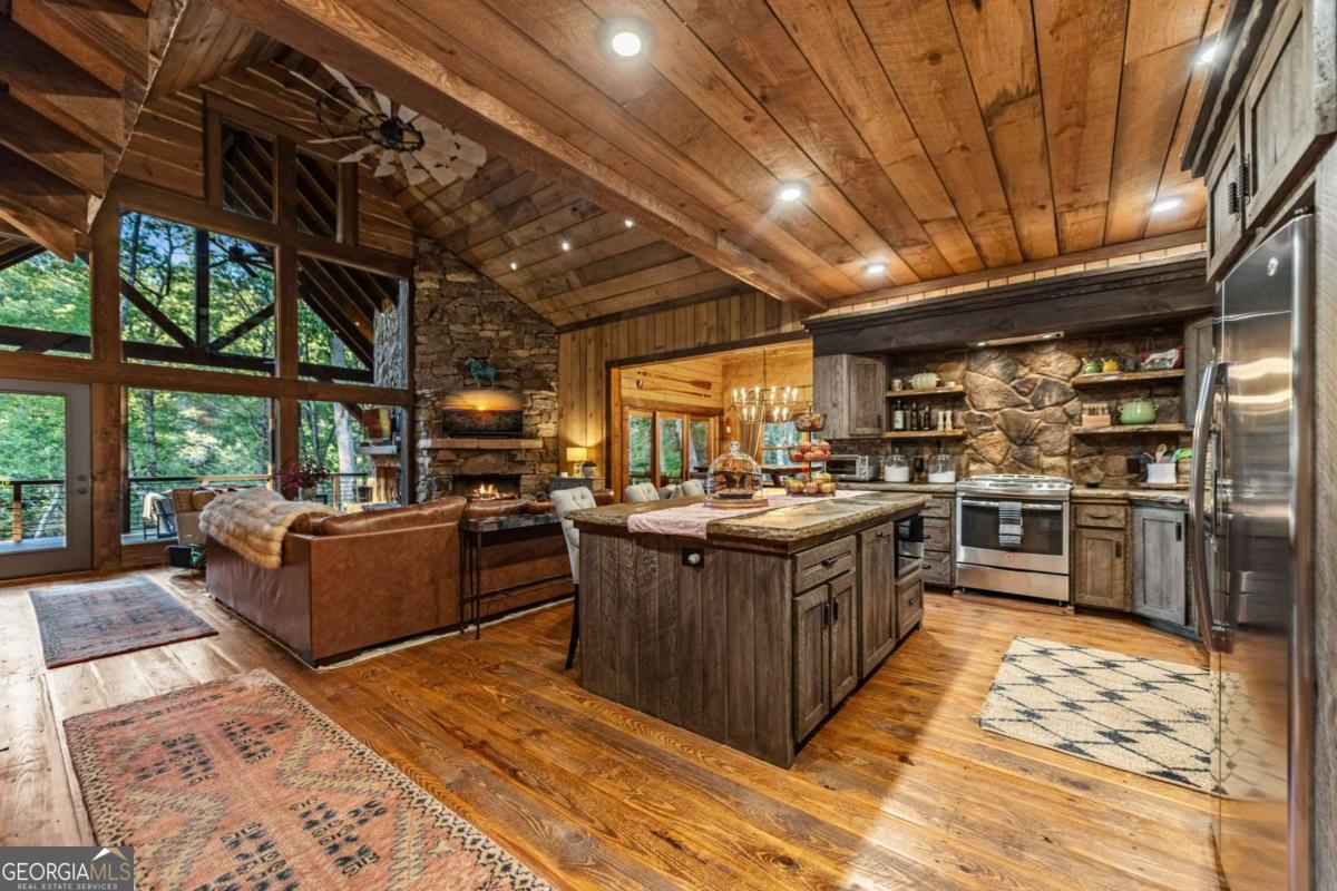 Blue Ridge, Georgia, 30513, United States, 3 Bedrooms Bedrooms, ,5 BathroomsBathrooms,Residential,Active,2006916