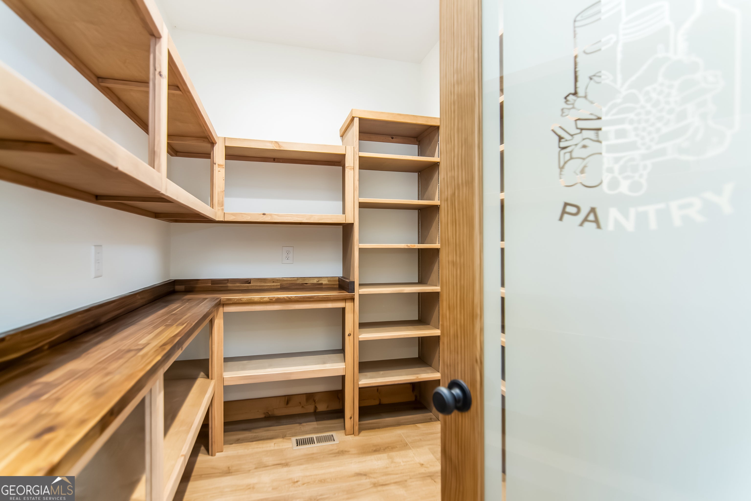 Talking Rock, Georgia, 30175, United States, 4 Bedrooms Bedrooms, ,3 BathroomsBathrooms,Residential,Active,2000209